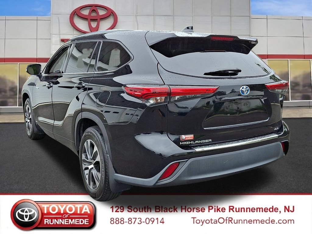 Certified 2020 Toyota Highlander XLE AWD/4WD image 4
