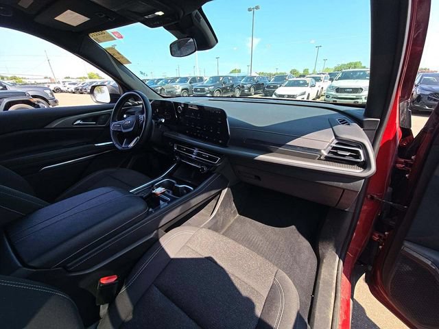 Used 2024 Chevrolet Traverse LT AWD/4WD image 12
