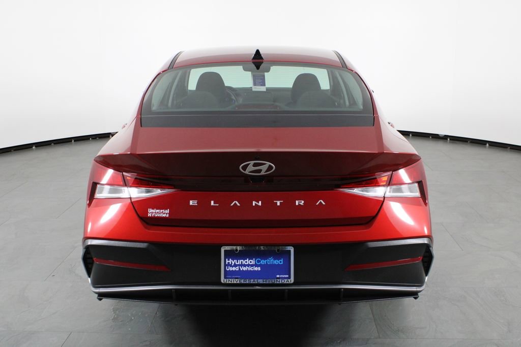 Certified 2025 Hyundai Elantra SE image 10