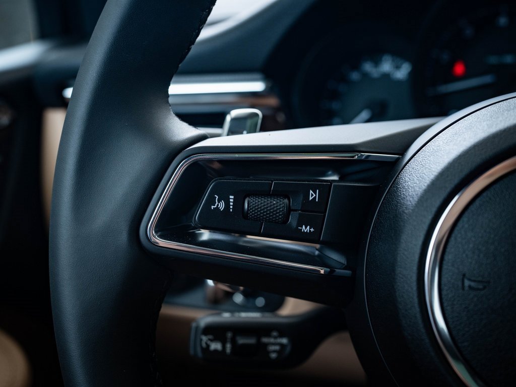 Certified 2025 Porsche Macan image 25