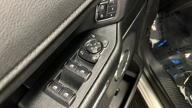Used 2018 Ford Expedition Max XLT w/ Equipment Group 202A AWD/4WD image 21