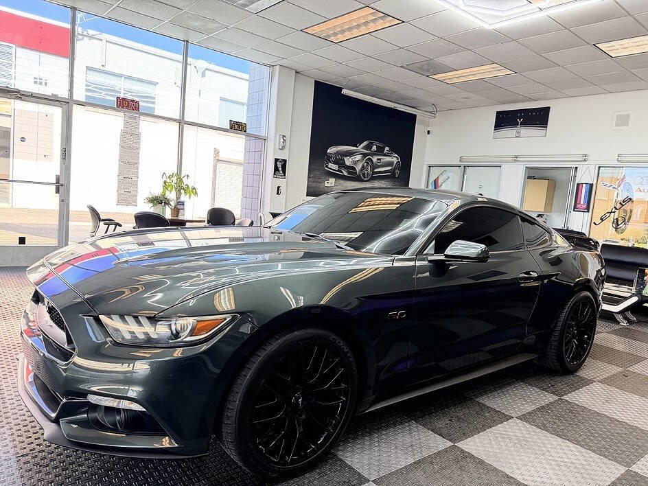 Used 2016 Ford Mustang GT Premium RWD image 1