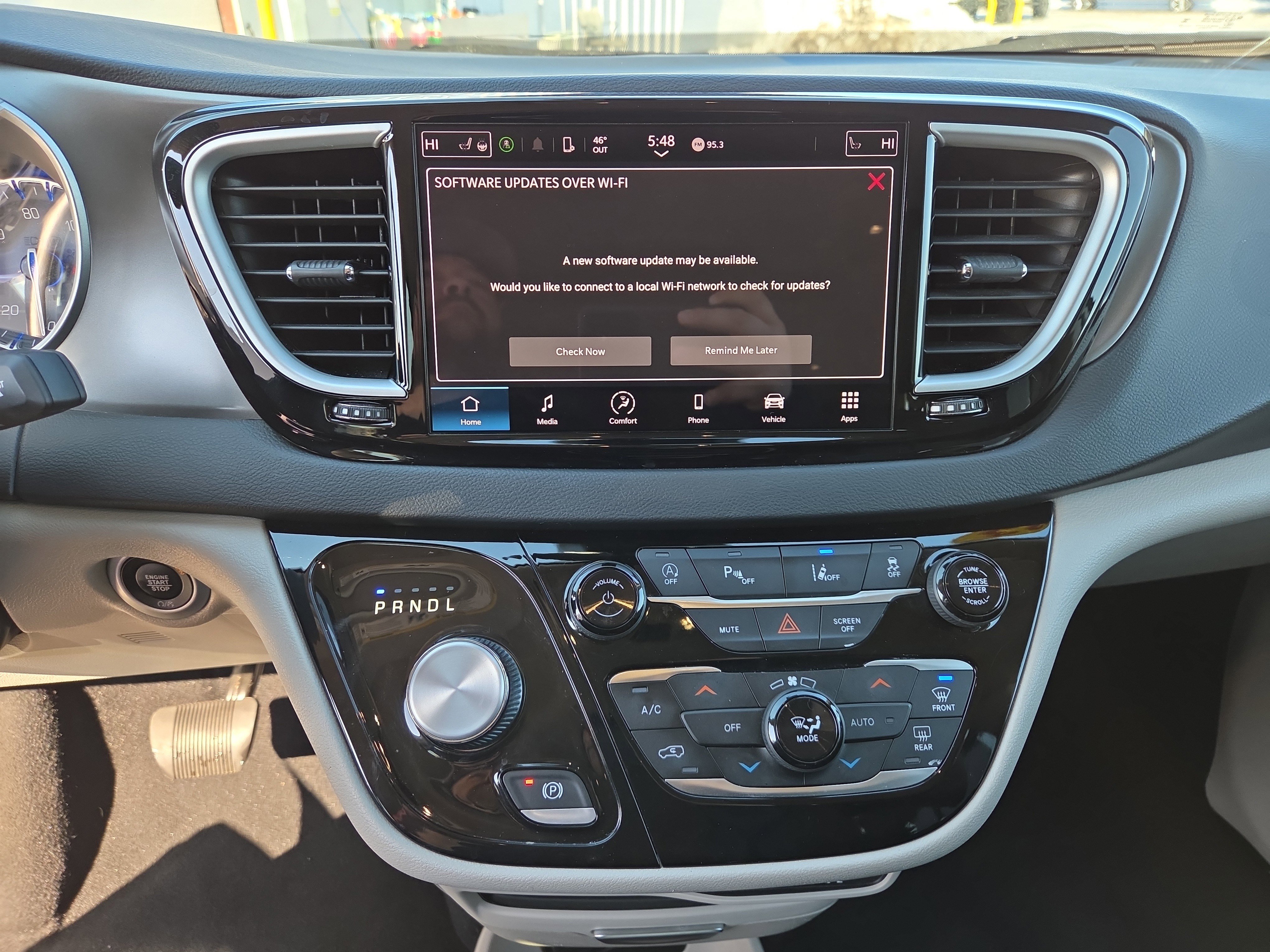 Certified 2023 Chrysler Pacifica Touring-L image 13