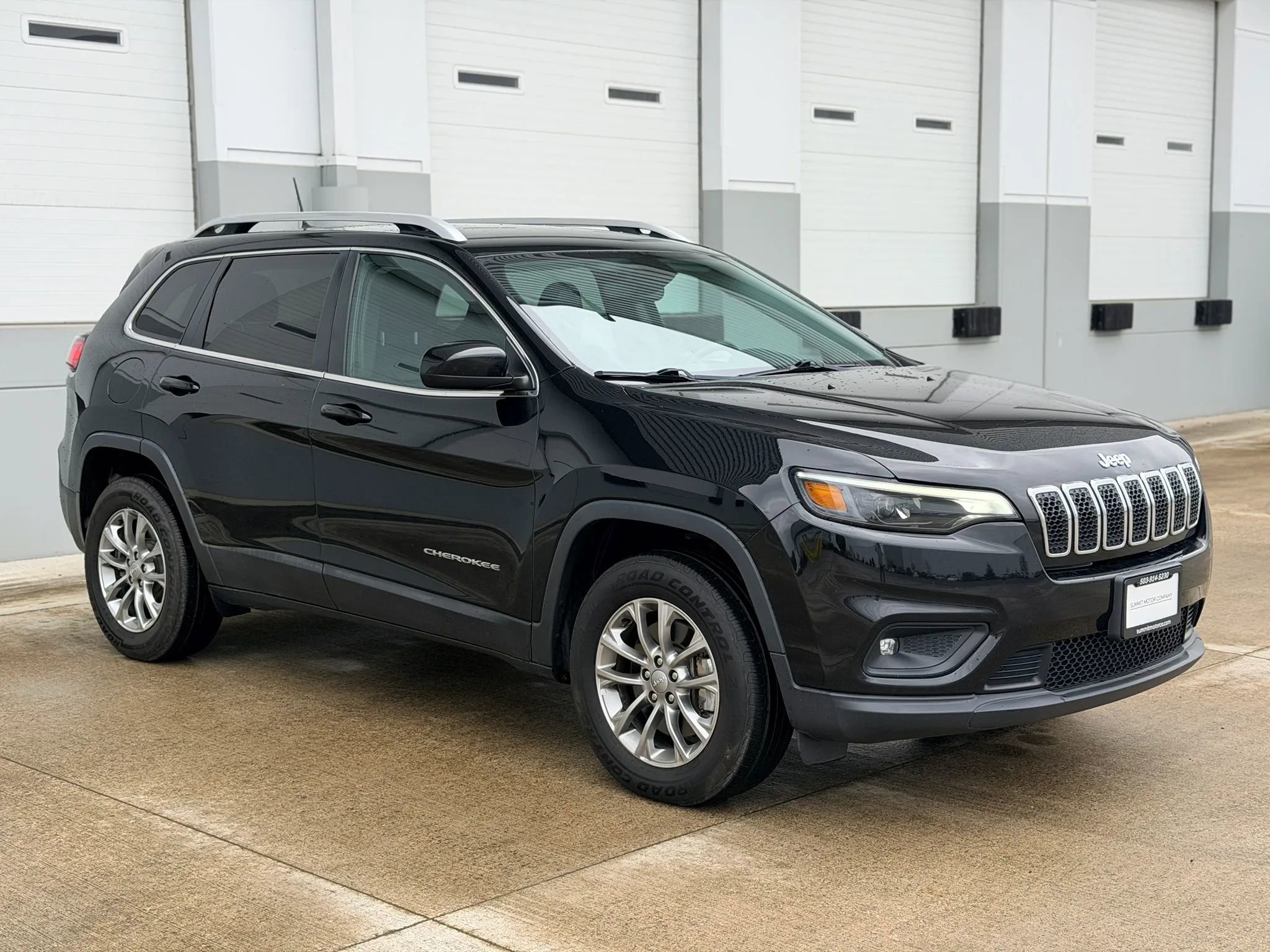 Used 2019 Jeep Cherokee Latitude Plus w/ Cold Weather Group AWD/4WD image 7