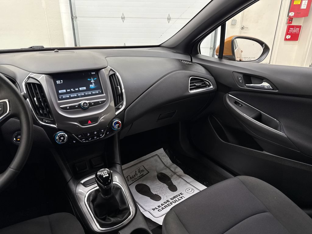 Used 2017 Chevrolet Cruze LT w/ Convenience Package FWD image 15