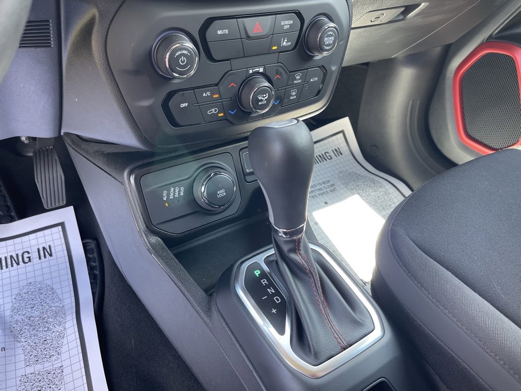 Used 2023 Jeep Renegade Latitude image 28