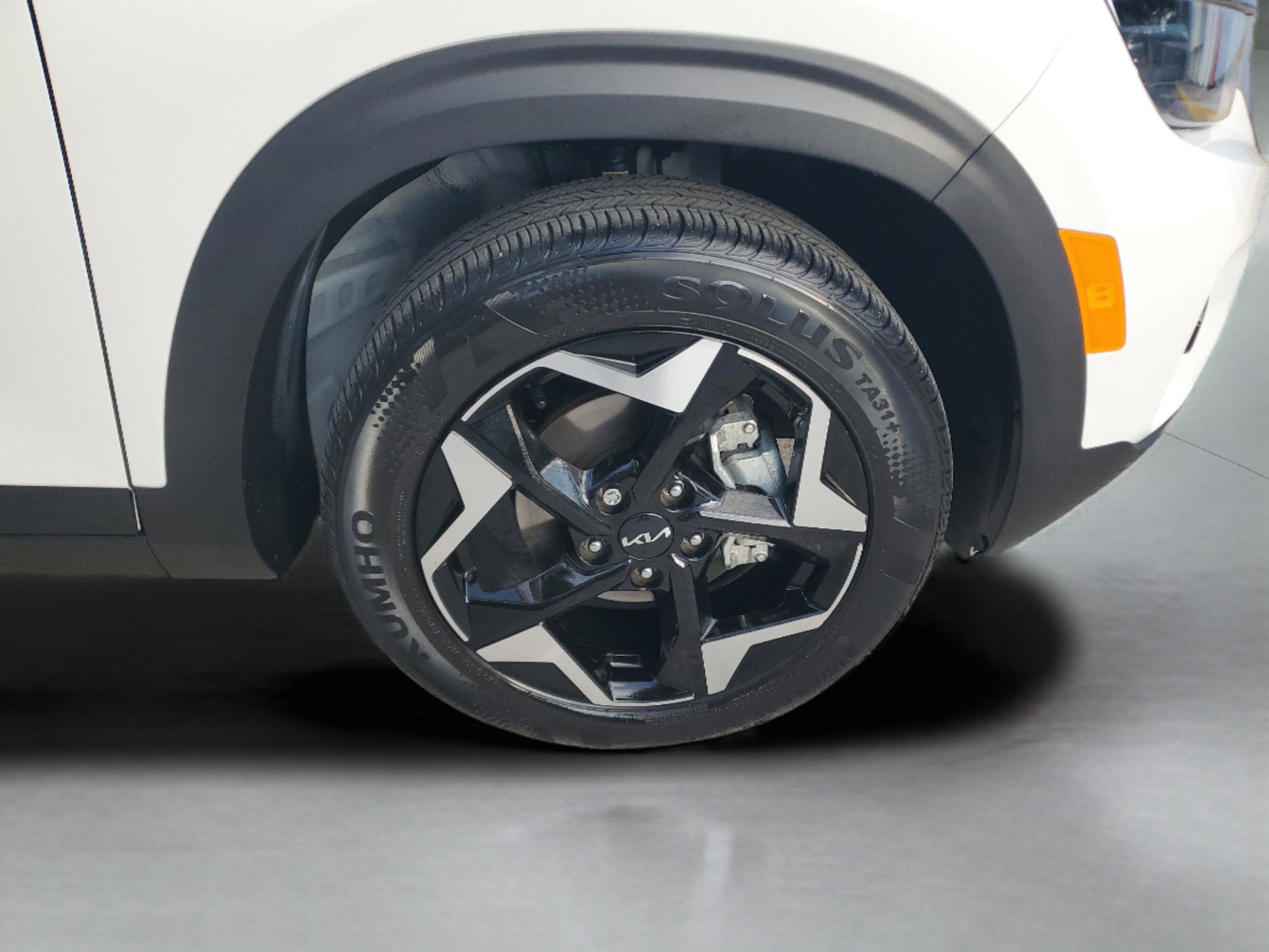 Certified 2025 Kia Seltos EX w/ EX Sunroof Package image 6