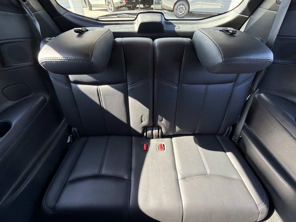 Used 2017 Nissan Pathfinder Platinum image 17
