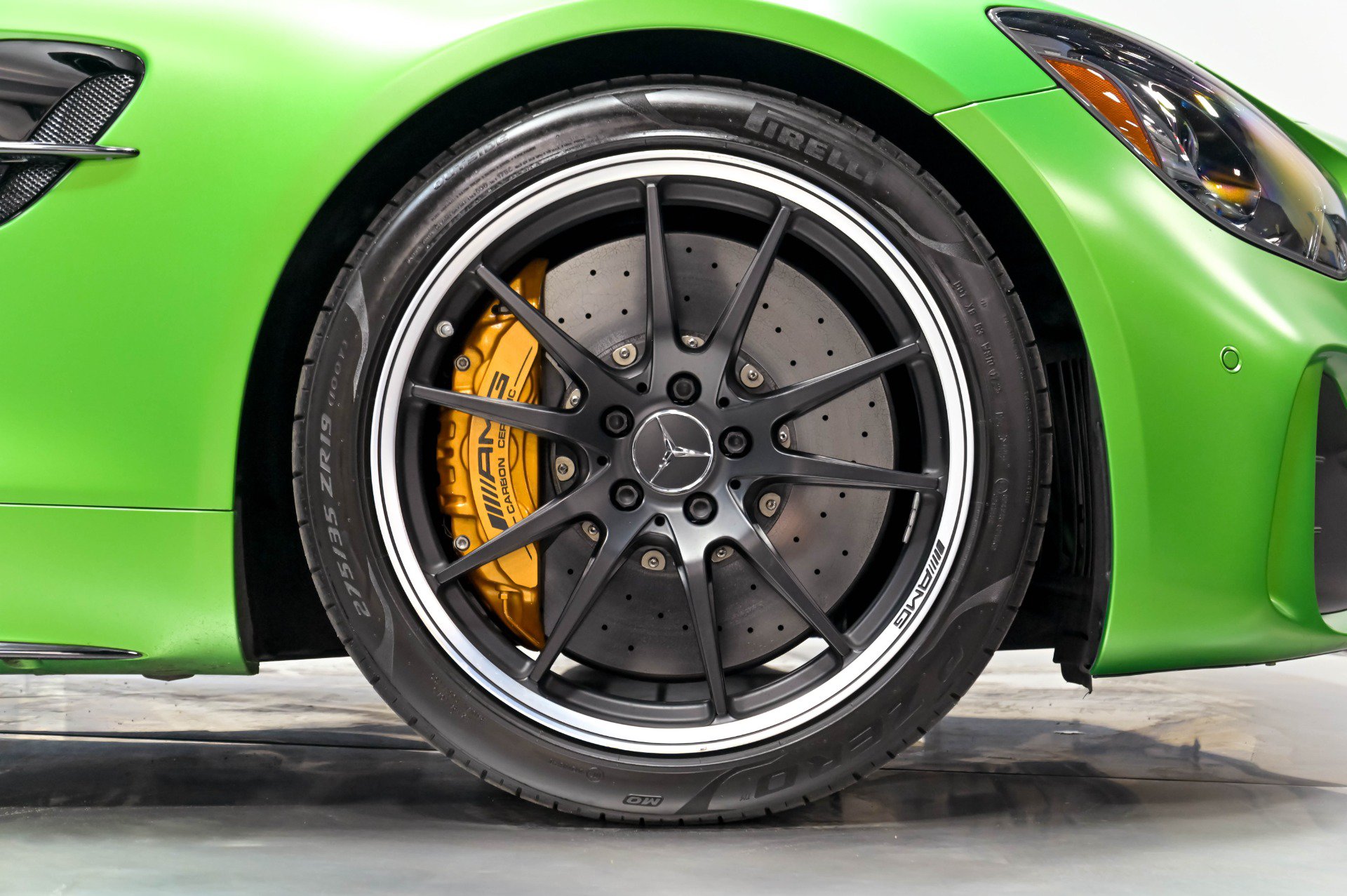 Used 2018 Mercedes-Benz AMG GT R image 23