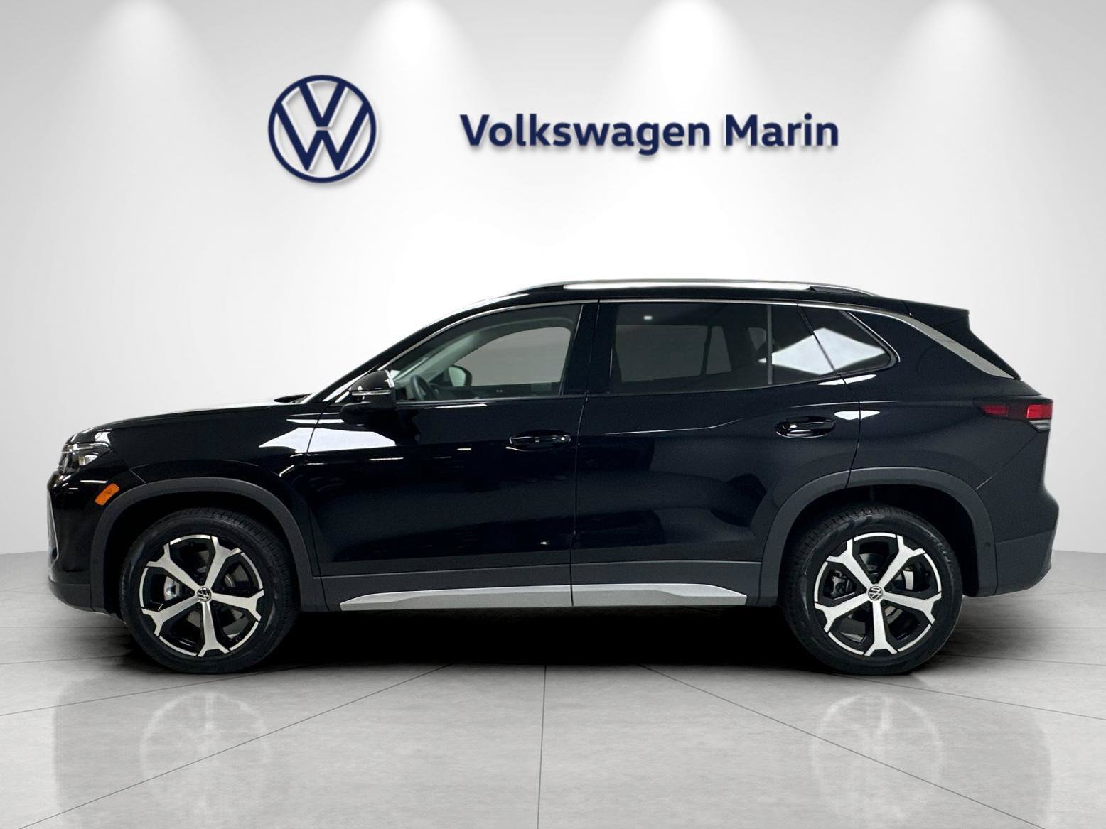 New 2026 Volkswagen Tiguan SE AWD/4WD image 2