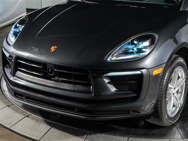 Certified 2025 Porsche Macan image 11