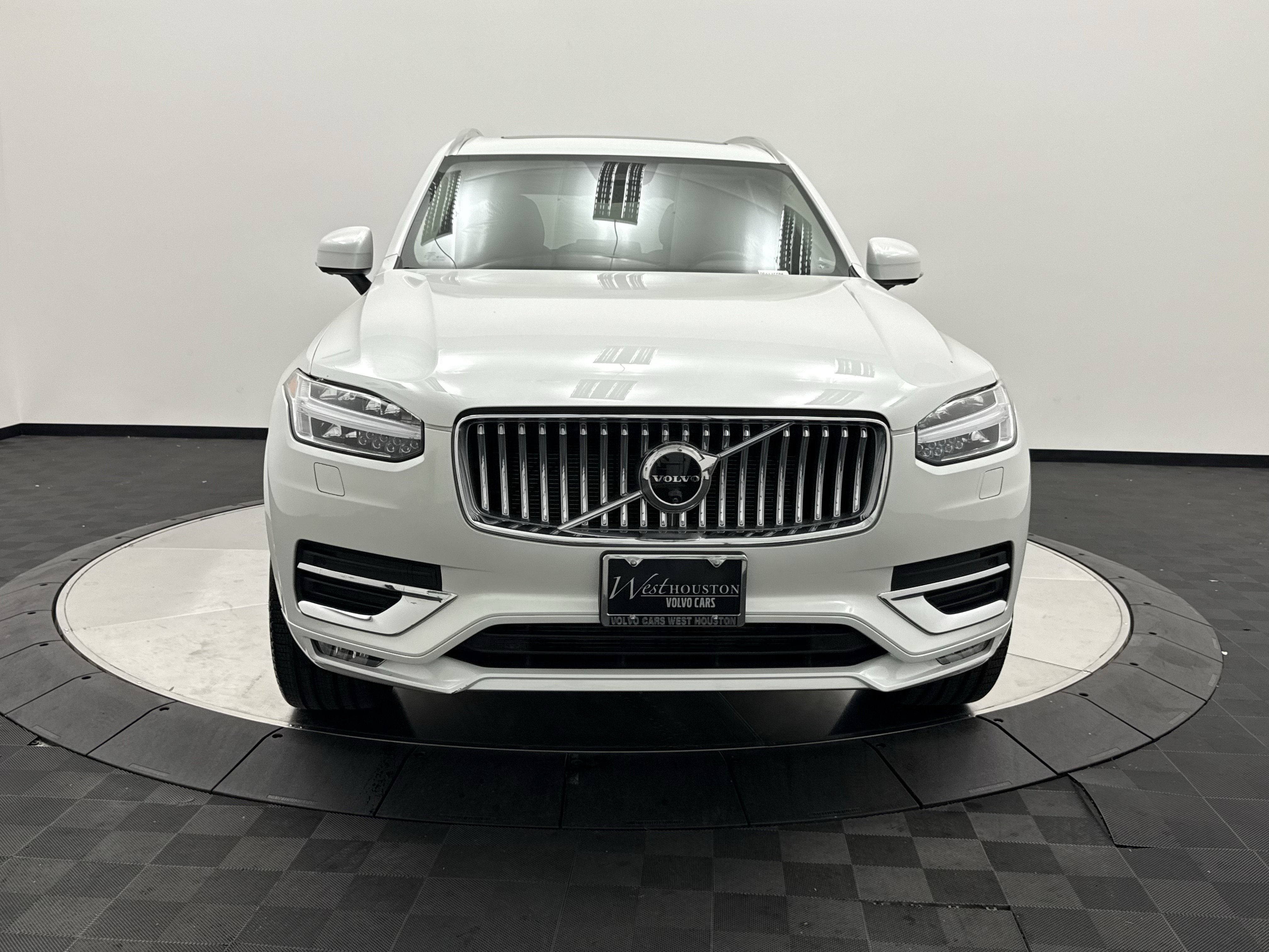 Certified 2024 Volvo XC90 B6 Plus w/ Protection Package Premier AWD/4WD image 2