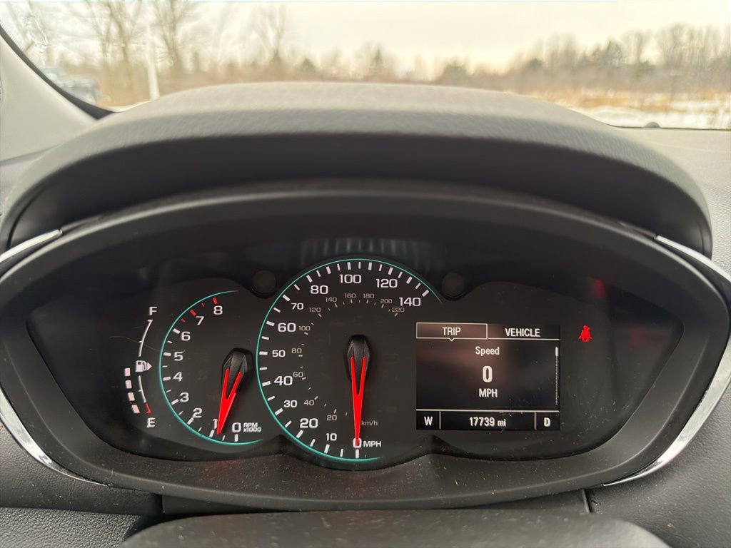 Used 2022 Chevrolet Trax LT w/ LT Convenience Package image 12