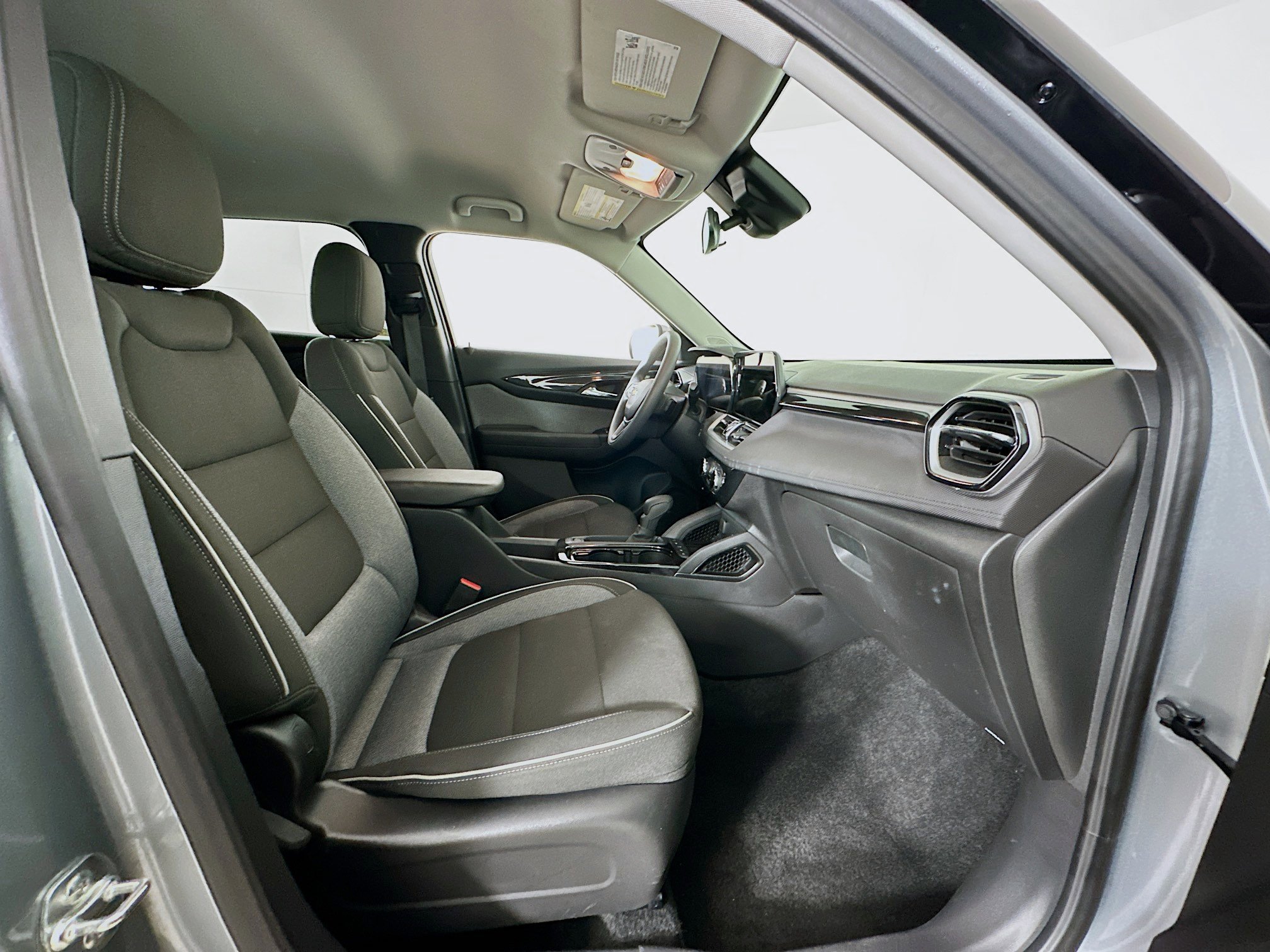 Used 2025 Chevrolet TrailBlazer LT image 29