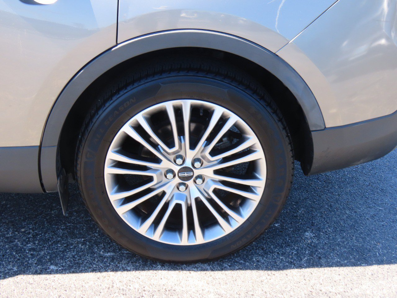 Used 2016 Lincoln MKX Reserve w/ Climate Package image 18