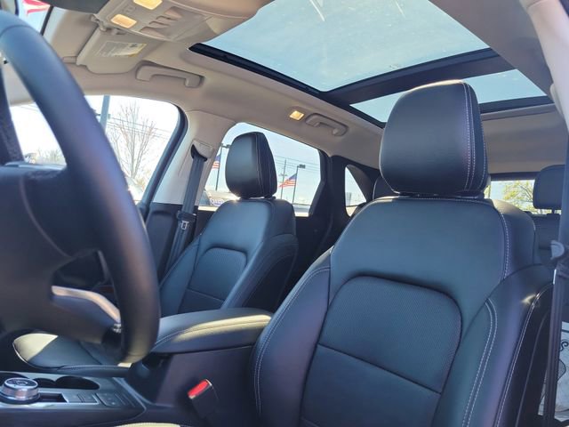 Certified 2022 Ford Escape Titanium w/ Class II Trailer Tow Package image 15