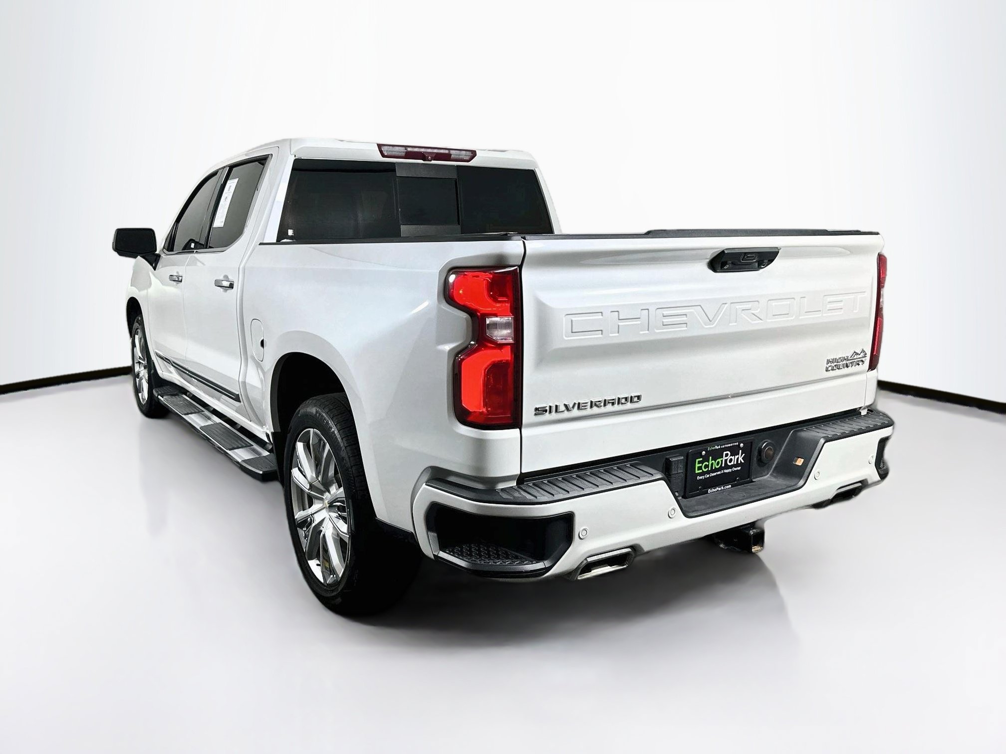 Used 2022 Chevrolet Silverado 1500 High Country w/ High Country Premium Package AWD/4WD image 5