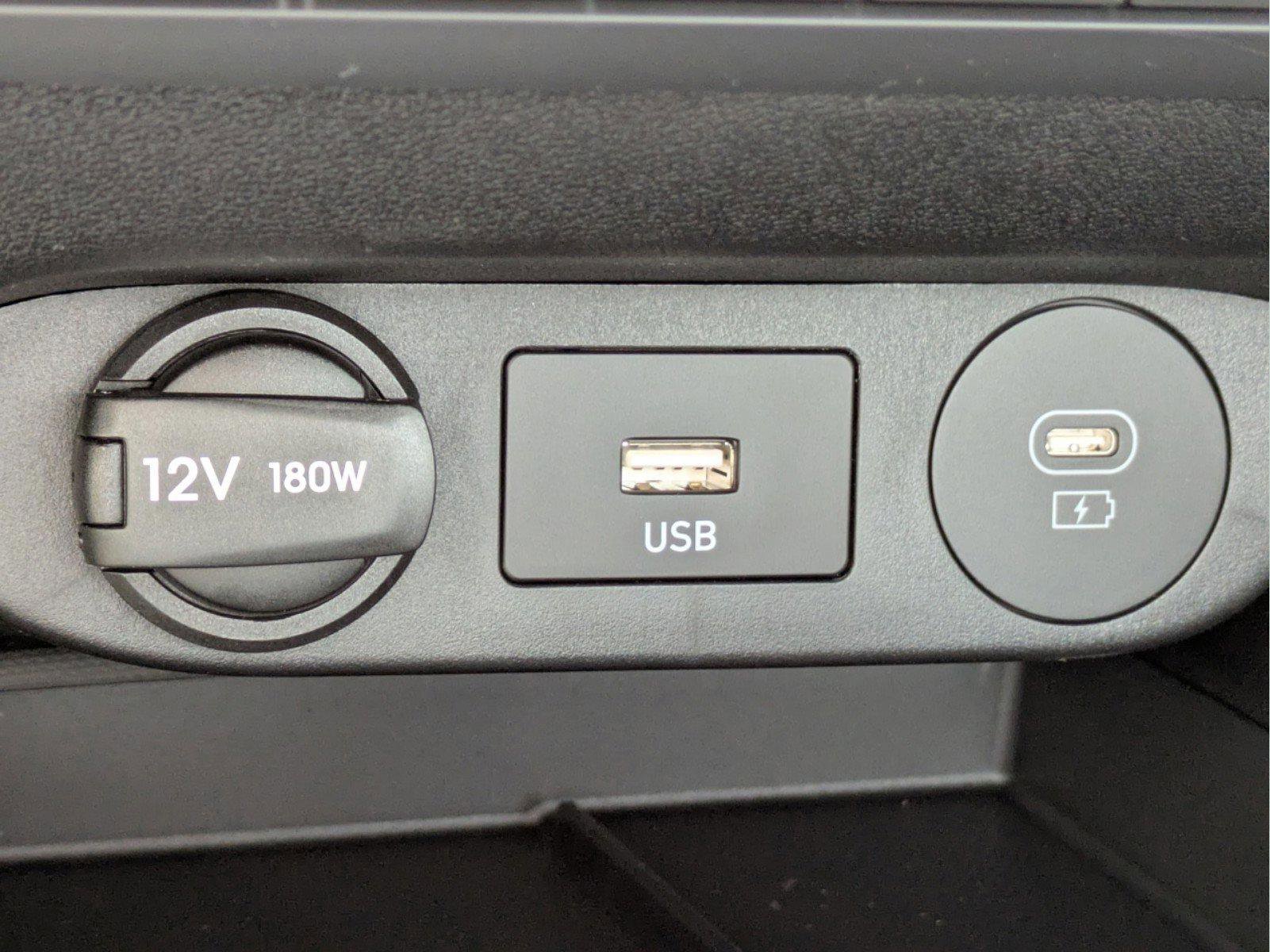 Used 2025 Hyundai Elantra Limited image 21