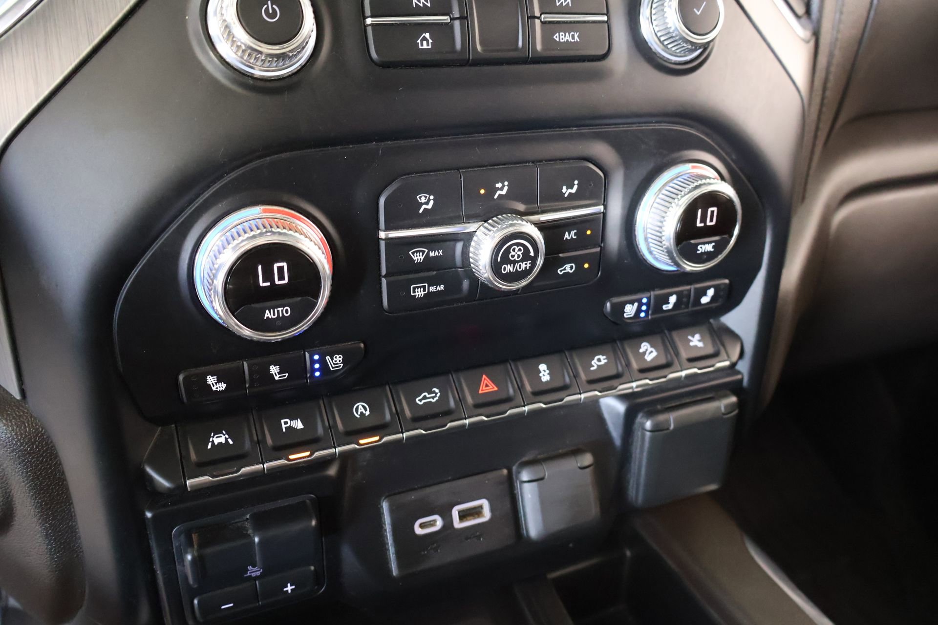 Used 2020 GMC Sierra 1500 Denali w/ Denali Ultimate Package AWD/4WD image 7