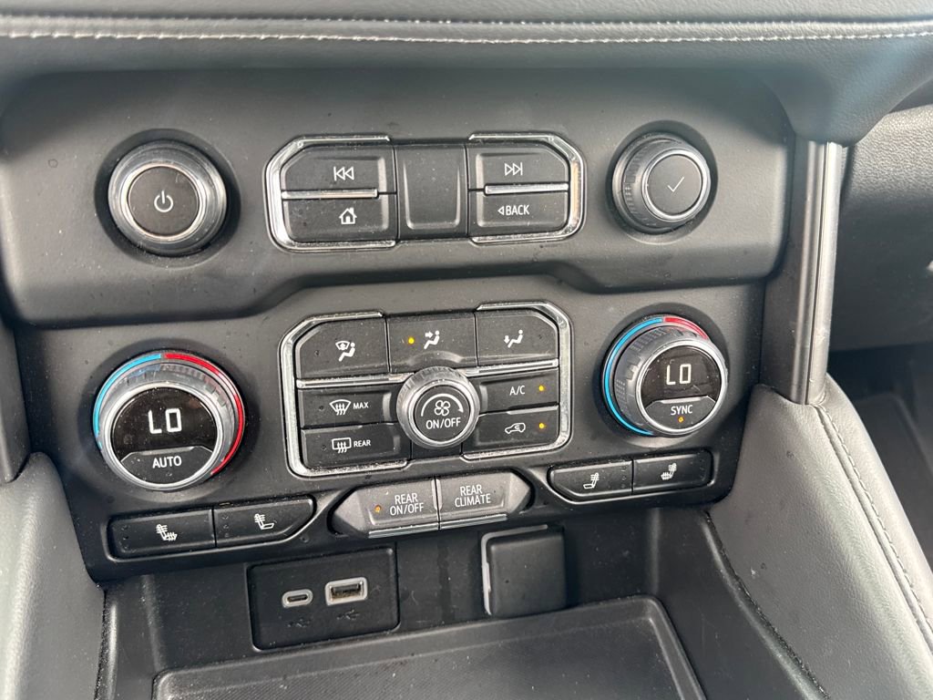 Used 2024 Chevrolet Suburban LT image 23