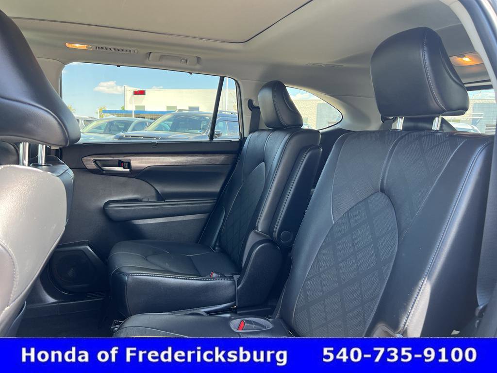 Used 2022 Toyota Highlander Platinum AWD/4WD image 29