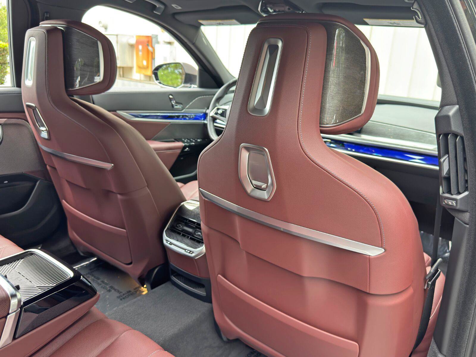 Used 2023 BMW i7 xDrive60 AWD/4WD image 43