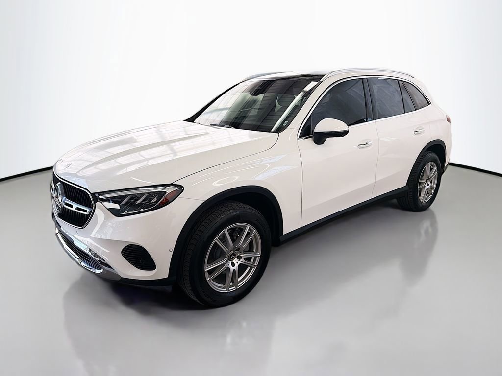 Used 2023 Mercedes-Benz GLC 300 4MATIC image 3