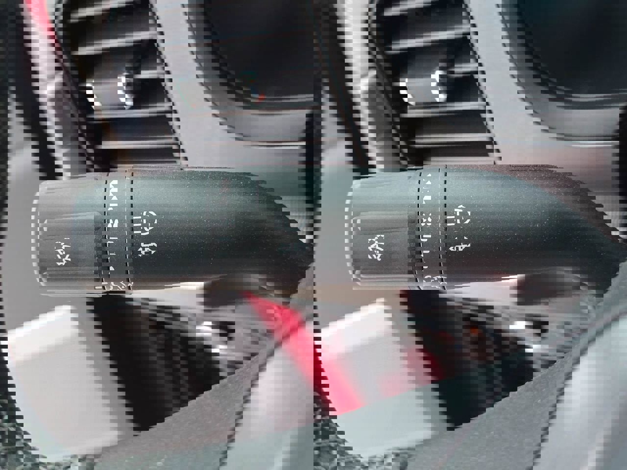 Used 2025 Ford F150 Lariat w/ Equipment Group 501A Mid image 20