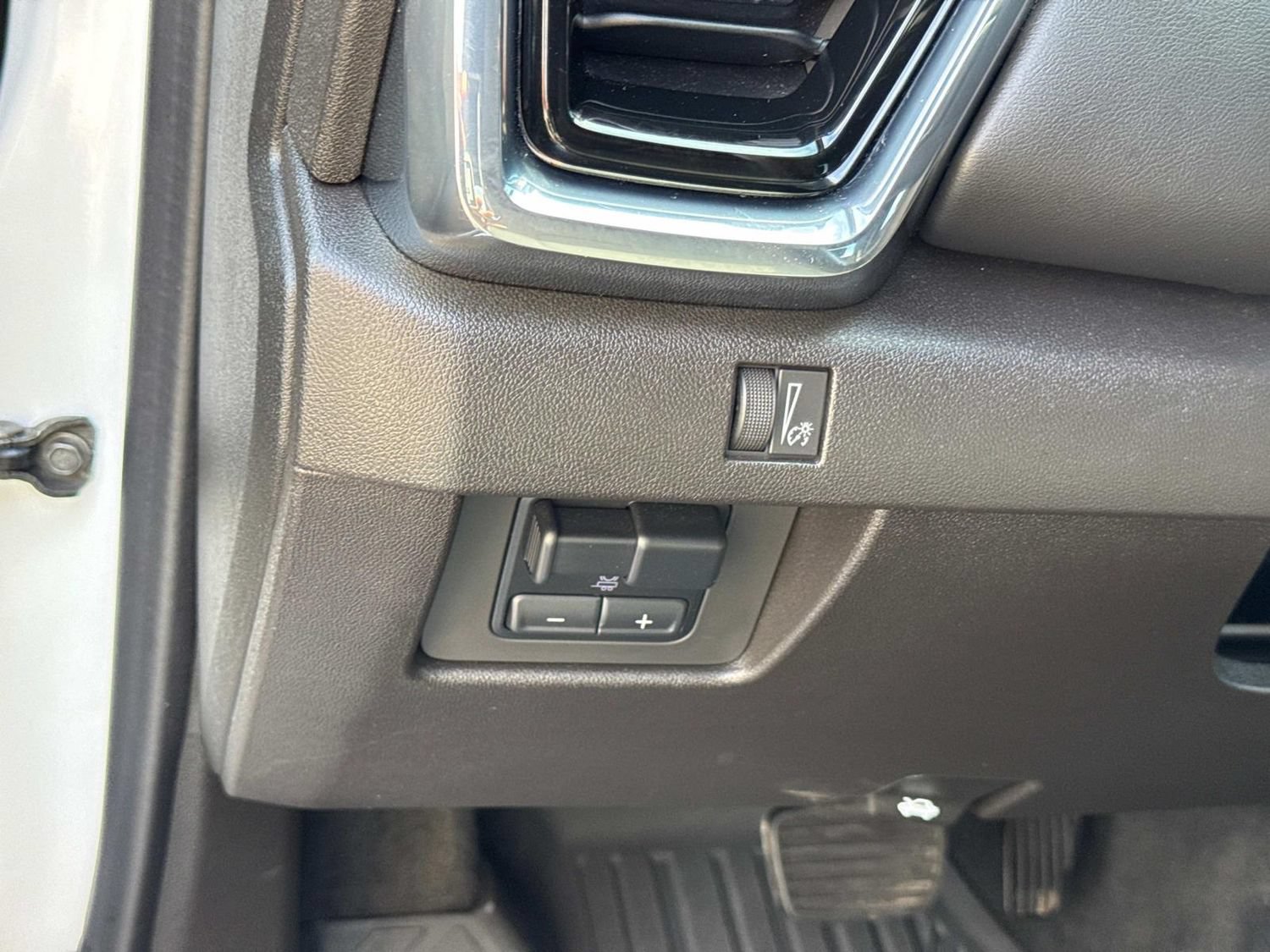 Used 2024 GMC Canyon Elevation RWD image 31