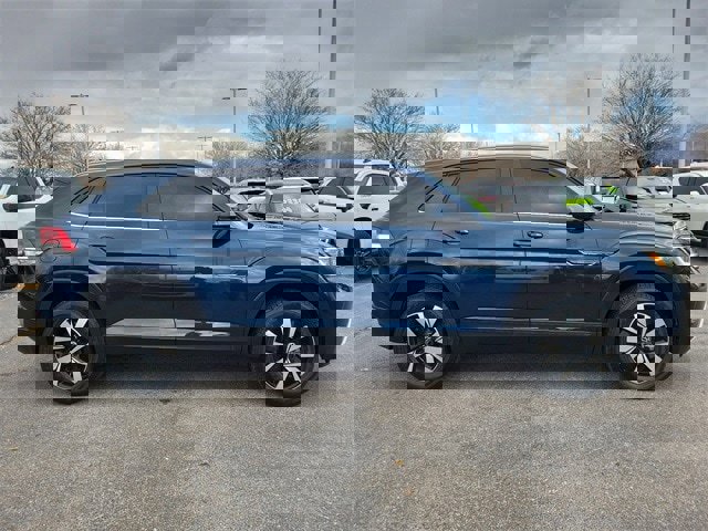 Used 2022 Volkswagen Atlas Cross Sport SE image 3