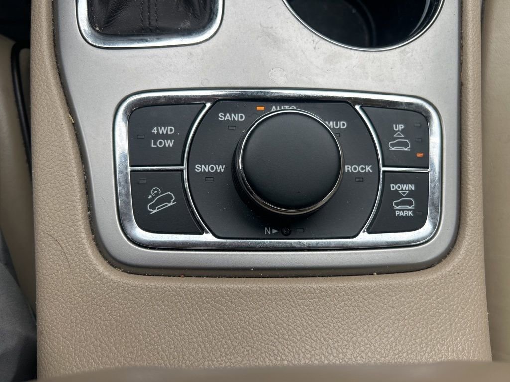 Used 2019 Jeep Grand Cherokee Overland AWD/4WD image 24