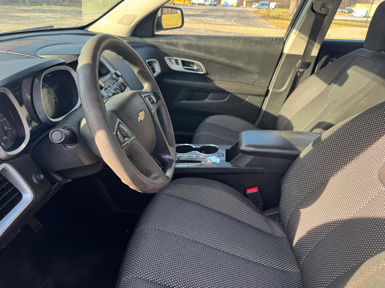 Used 2017 Chevrolet Equinox LS FWD image 23