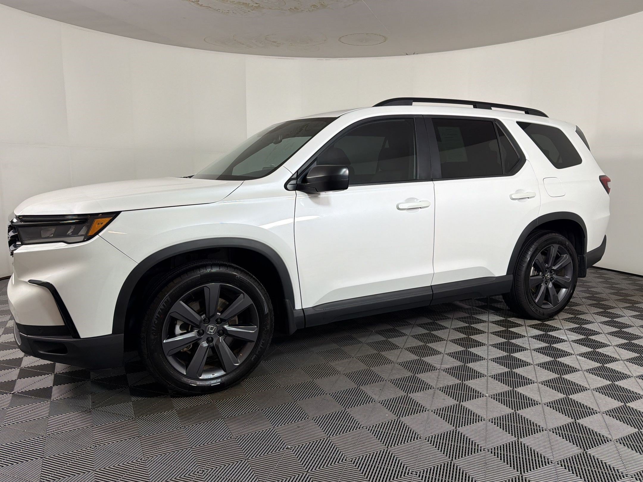 Used 2024 Honda Pilot Sport image 23