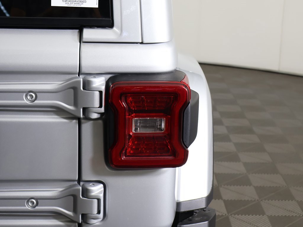 Used 2024 Jeep Wrangler Sahara image 14