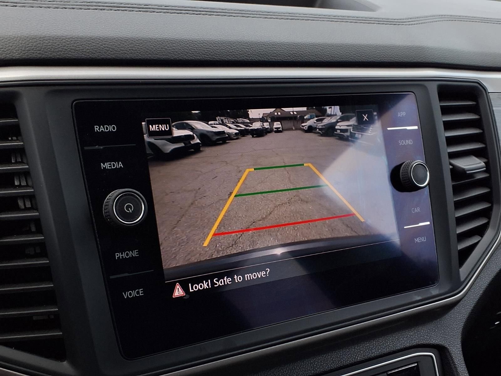 Used 2020 Volkswagen Atlas Cross Sport SE w/ Panoramic Sunroof Package image 9