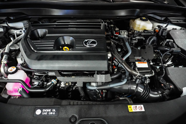 Certified 2025 Lexus UX 300h FWD w/ Accessory Package (Z2) image 27