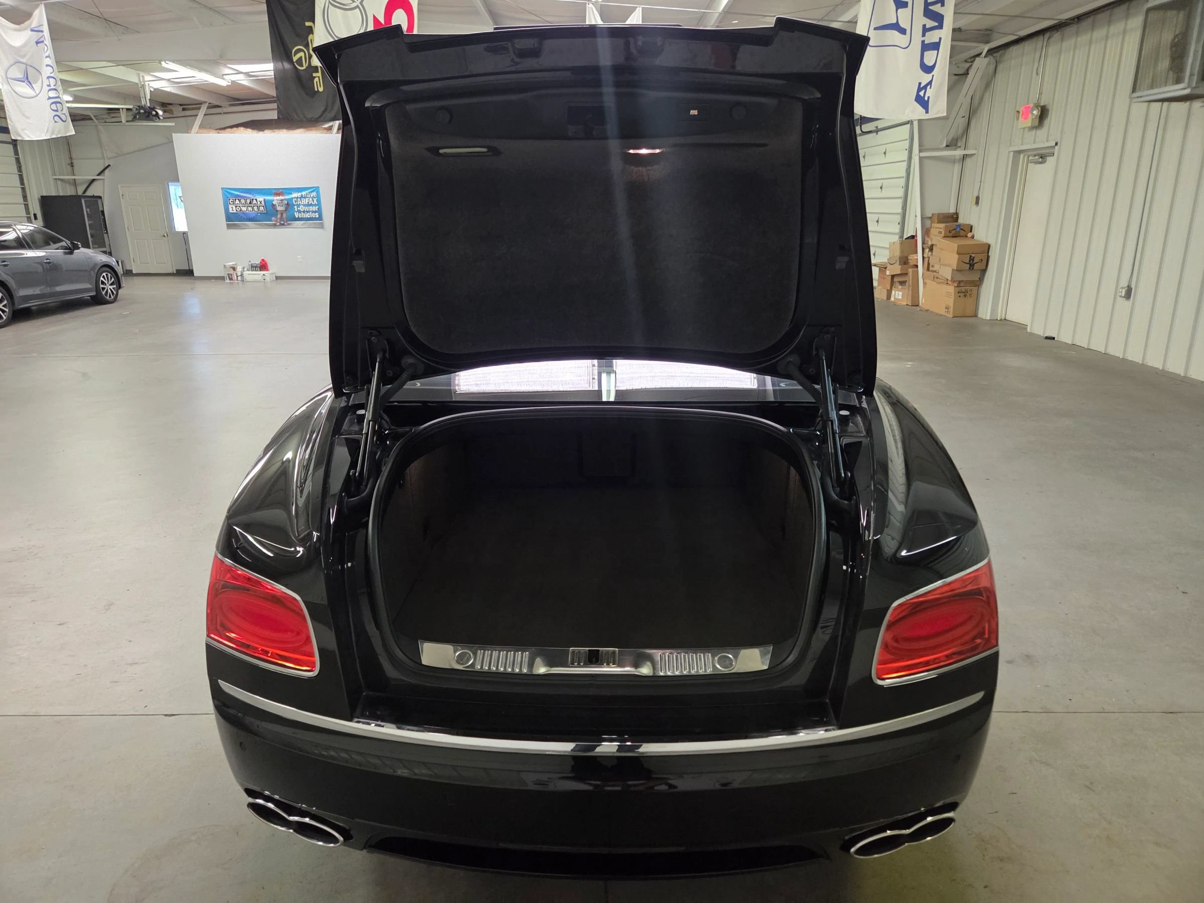 Used 2018 Bentley Flying Spur V8 AWD/4WD image 43