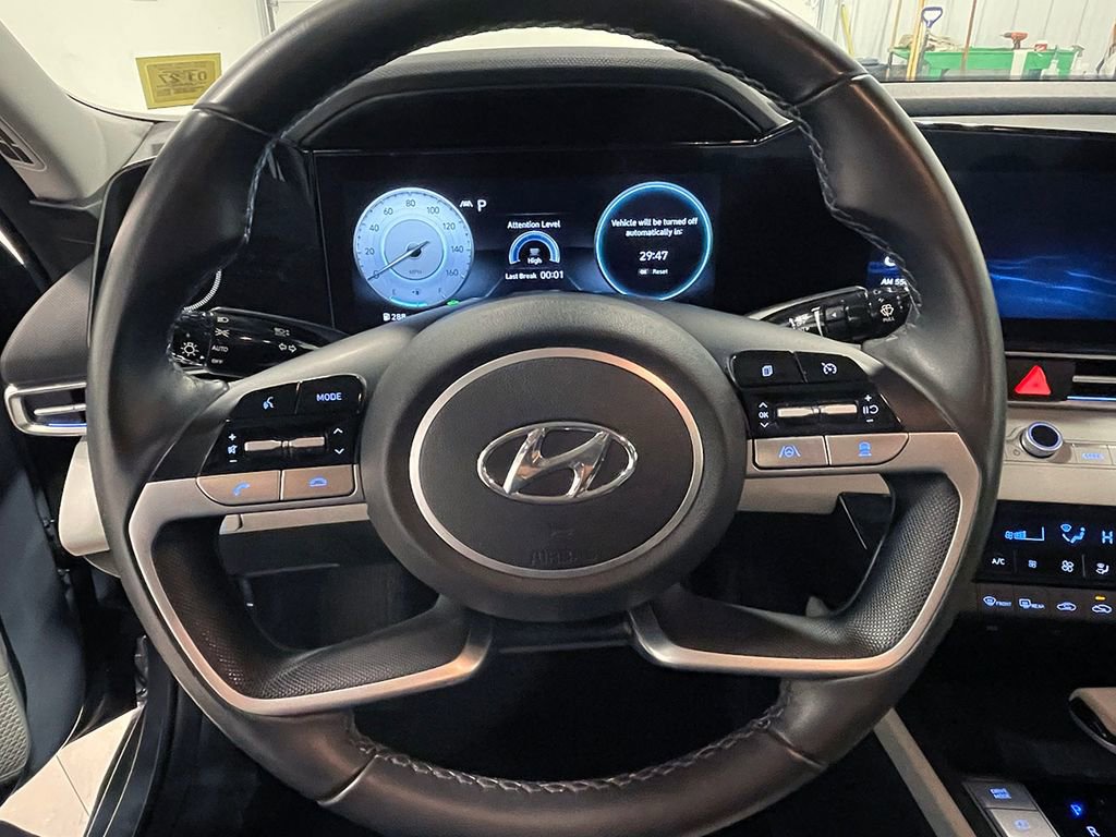 Used 2023 Hyundai Elantra Limited image 33