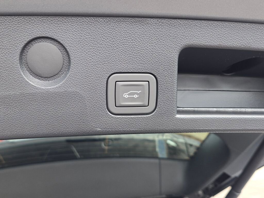 New 2026 Chevrolet Equinox LT w/ Convenience Package II FWD image 17