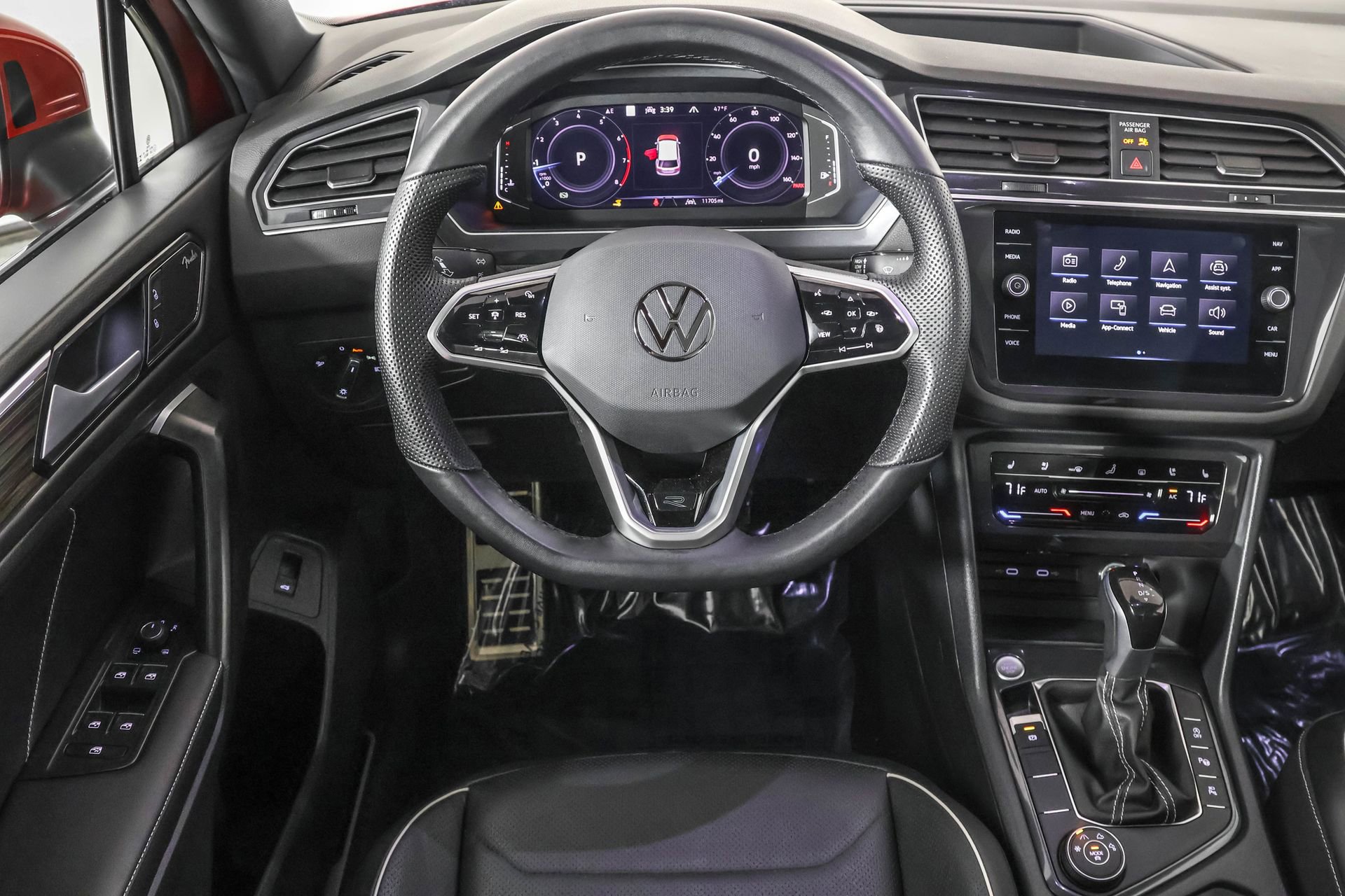 Used 2024 Volkswagen Tiguan SEL R-Line image 38