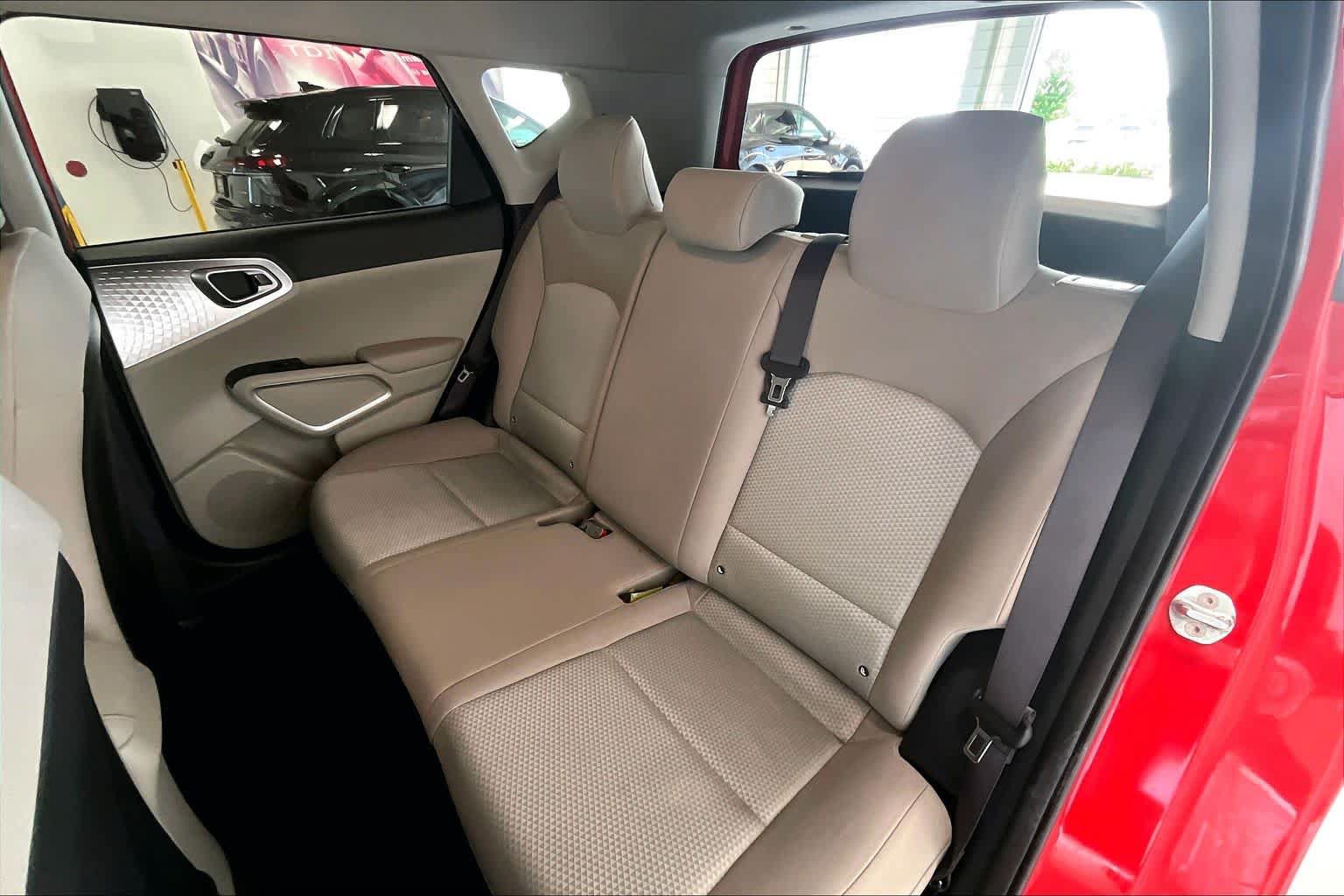 Used 2023 Kia Soul LX w/ LX Technology Package FWD image 26