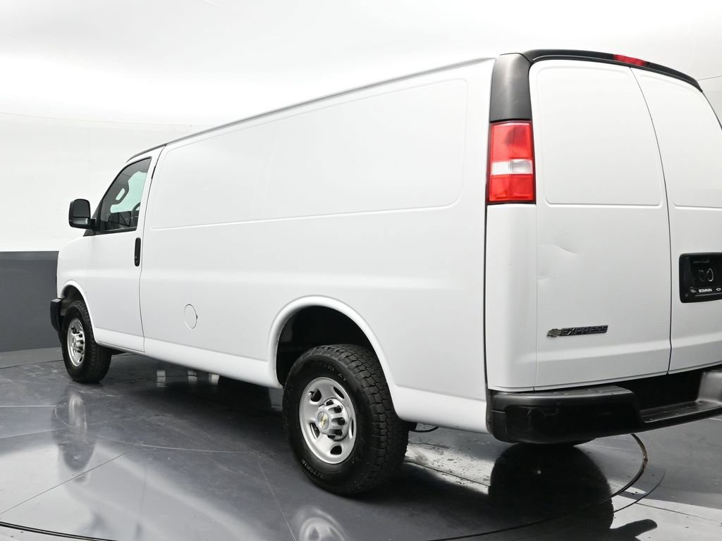 Used 2023 Chevrolet Express 2500 image 3