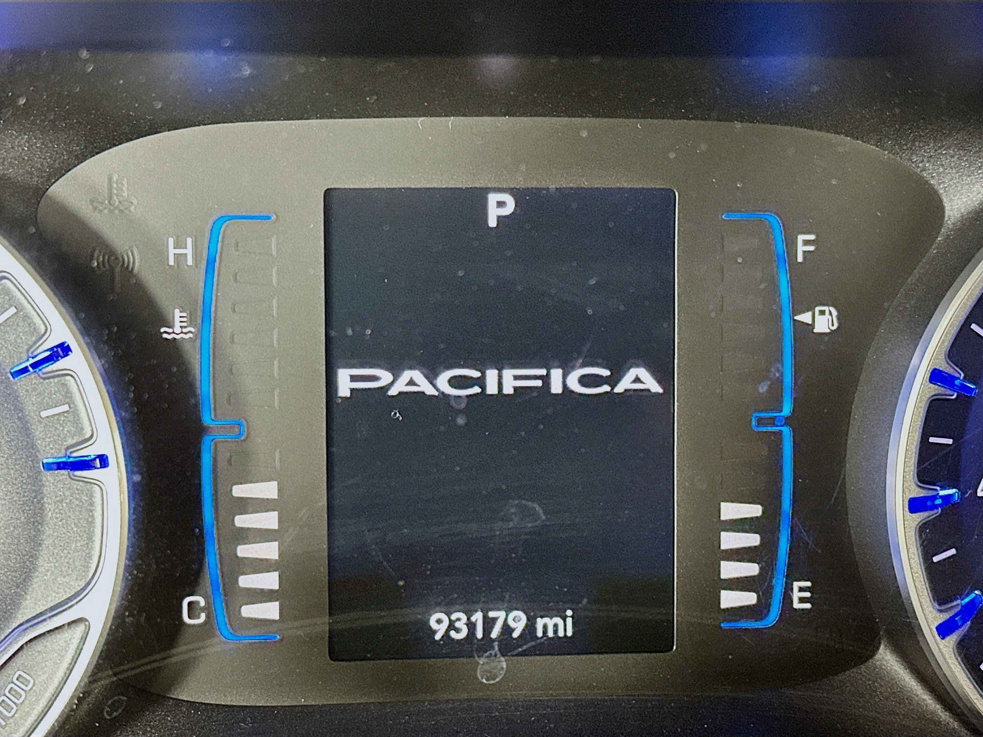 Used 2017 Chrysler Pacifica Touring-L w/ Tire & Wheel Group image 19