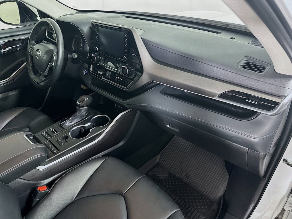 Used 2022 Toyota Highlander XLE image 31