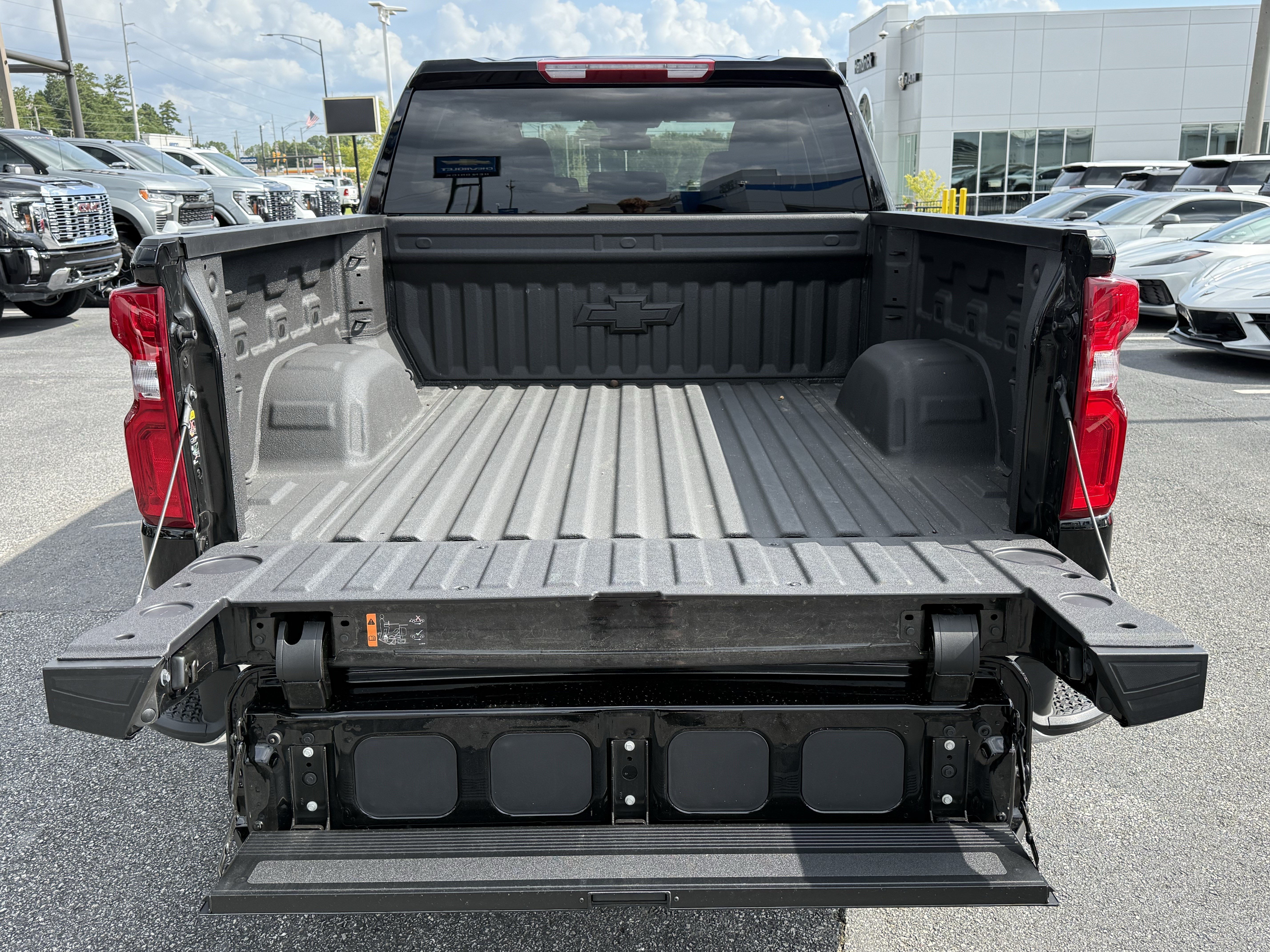 Used 2026 Chevrolet Silverado 1500 LTZ AWD/4WD image 32