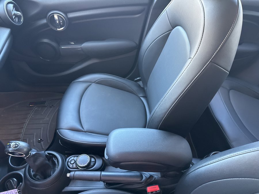 Used 2017 MINI Cooper 4-Door Hardtop image 17