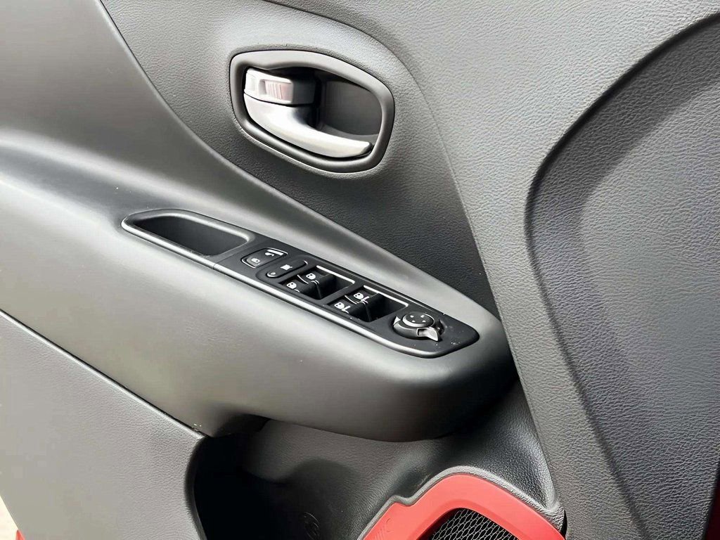 Used 2019 Jeep Renegade Trailhawk w/ Cold Weather Group II image 26