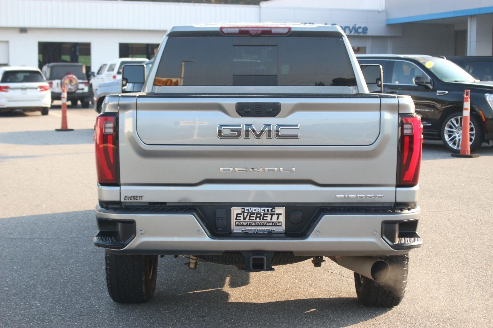 Used 2024 GMC Sierra 3500 Denali Ultimate AWD/4WD image 6