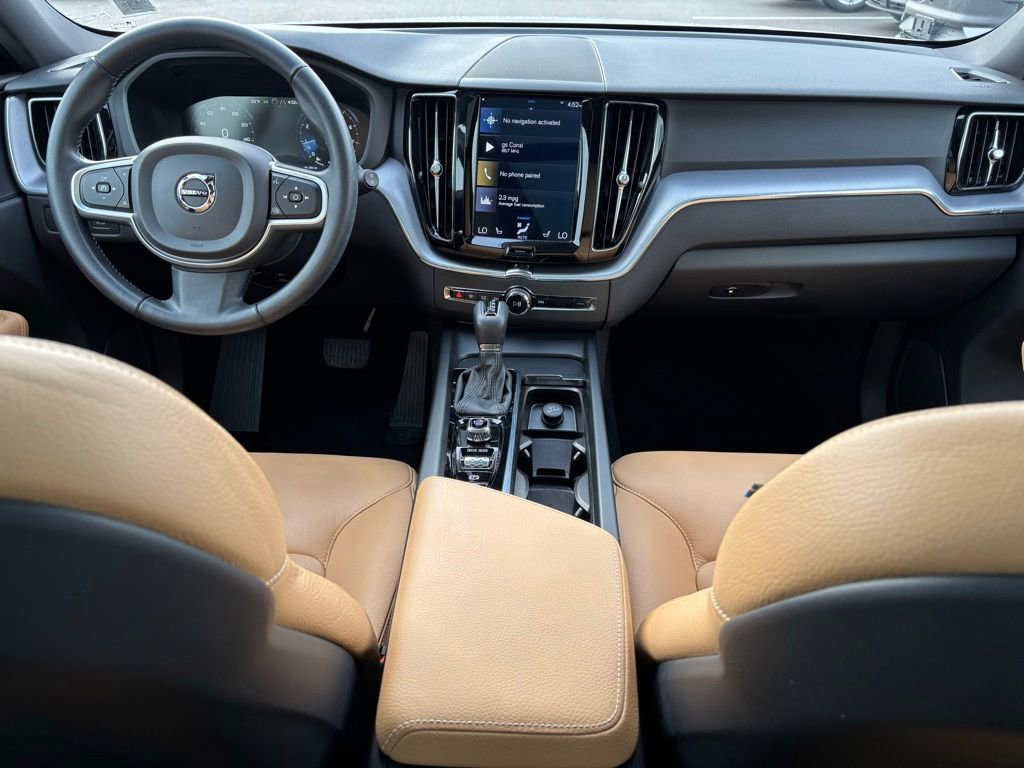 Used 2020 Volvo XC60 T5 Momentum image 6