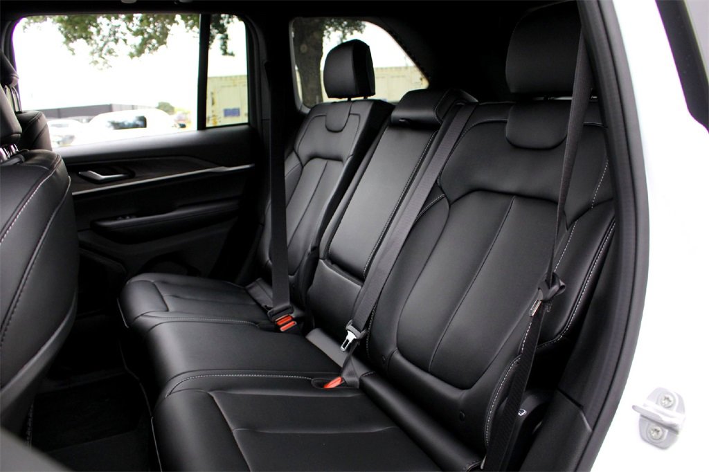 New 2025 Jeep Grand Cherokee Limited w/ MOPAR Finishing Package image 18